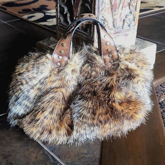 Y2K Fabulous Faux Fur Mini Tote Bag - Picture 3 of 17